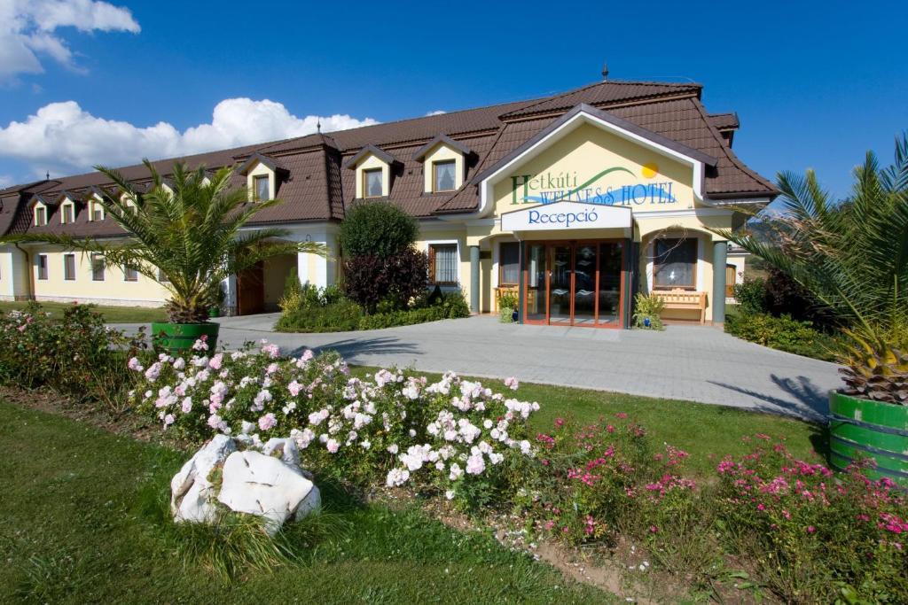 Hetkuti Wellness Hotel Es Lovaspark Mor Exterior photo
