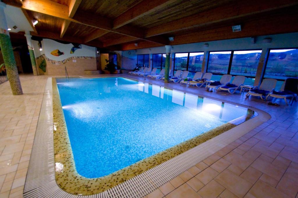Hetkuti Wellness Hotel Es Lovaspark Mor Exterior photo